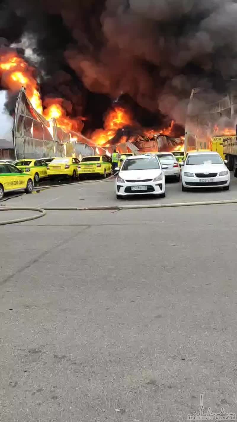Ещё видео с пожара на Пискаревском 150