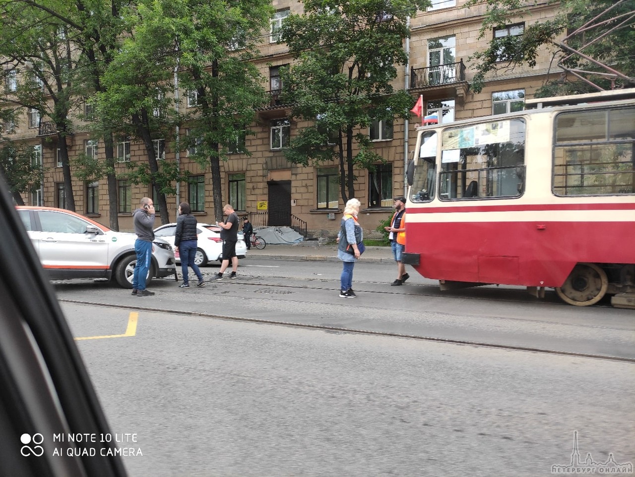 ДТП с участием каршеринга на Энгельса, у дома 8, между Светлановский площадью и Ланским шоссе. Стоят...