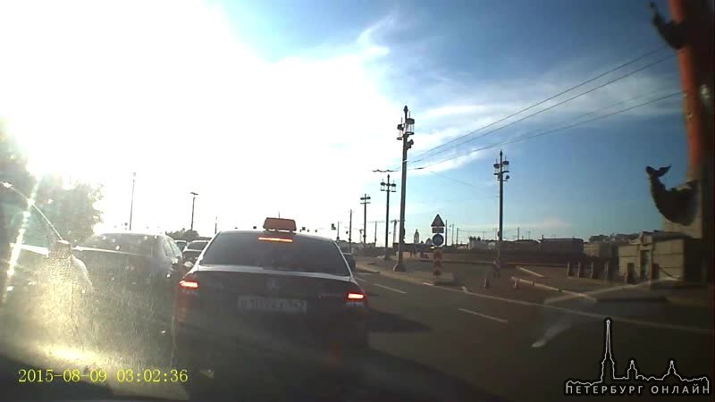 Сегодня в 19:45 при повороте на Биржевой мост Киа Рио не соблюдал боковой интервал, чем нанёс себе в...