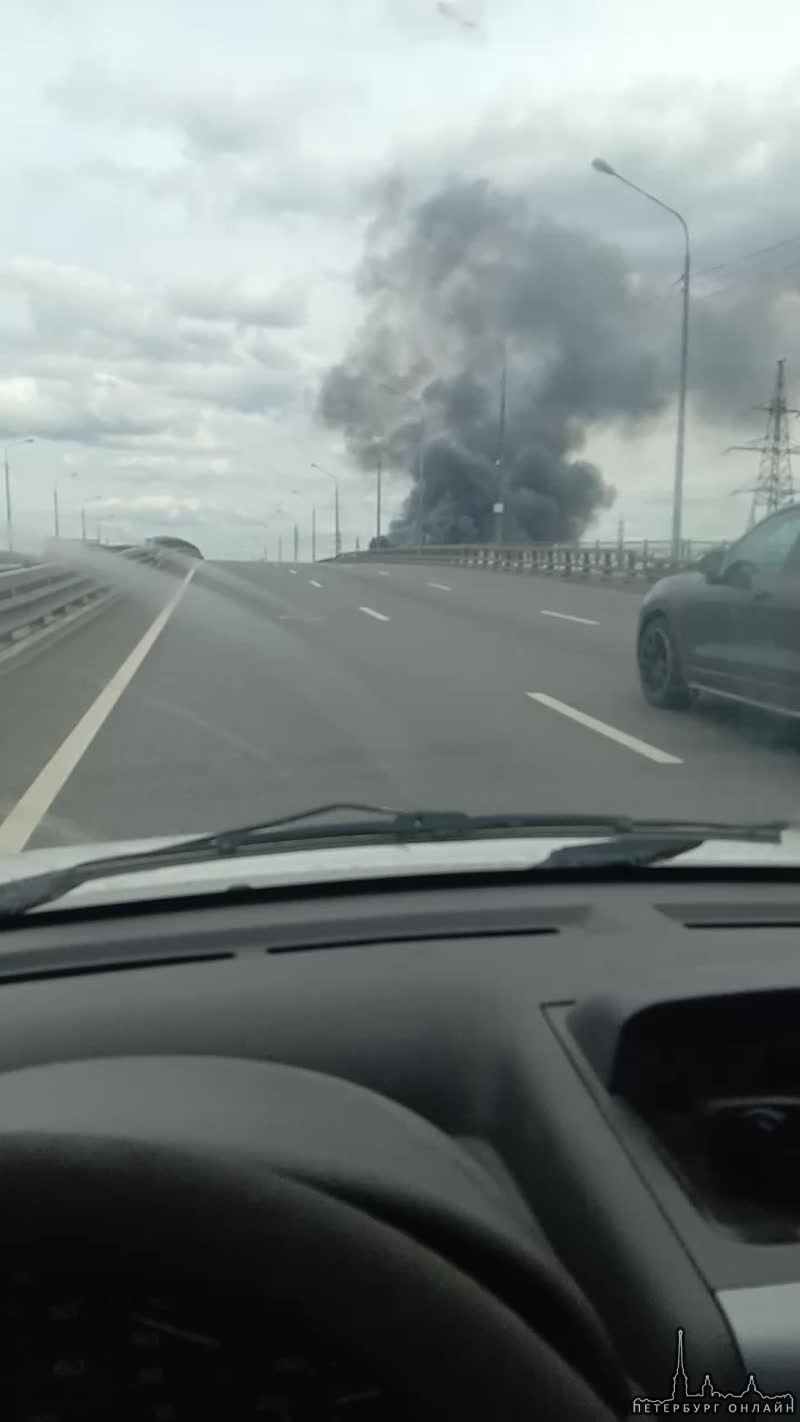 У Мурманского шоссе на выезде из города что тот горит.