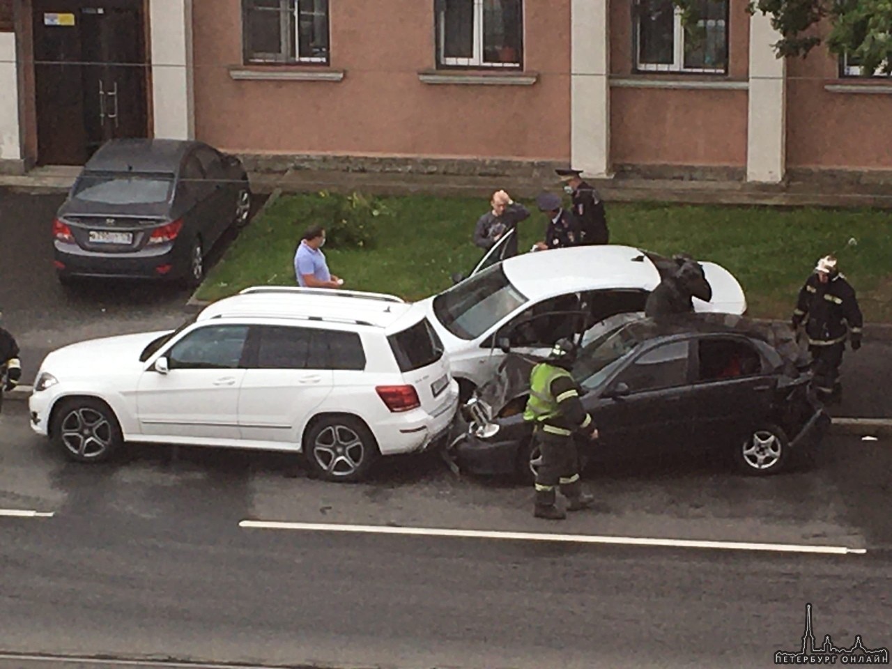 На улице Трефолева водитель Поло Седана не вошёл в поворот...
