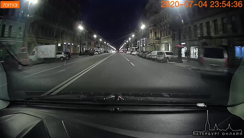 Вчера 4 июля в 23.55) на Невском проспекте 140 - автомобиль каршеринга всеми любимой компании Яндекс...
