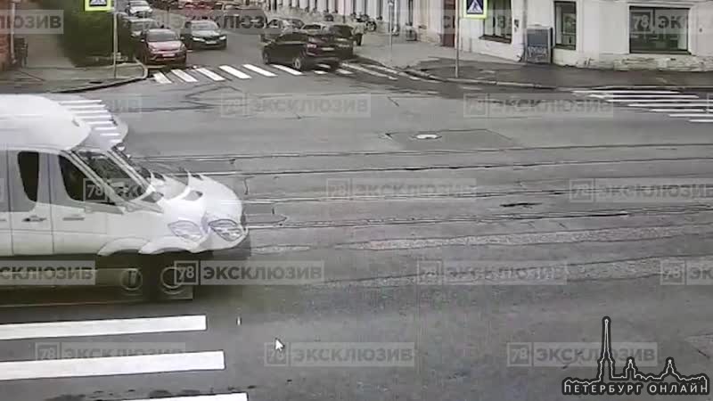 Водитель Соляриса повернул налево с Марата на Социалистическую не с трамвайных путей и сбил мотоцикл...