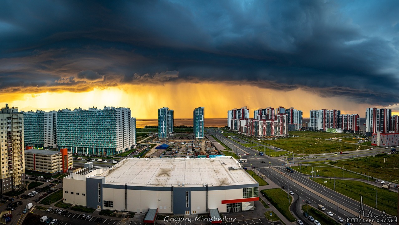 Череда необычных закатов продолжается в Санкт-Петербурге!