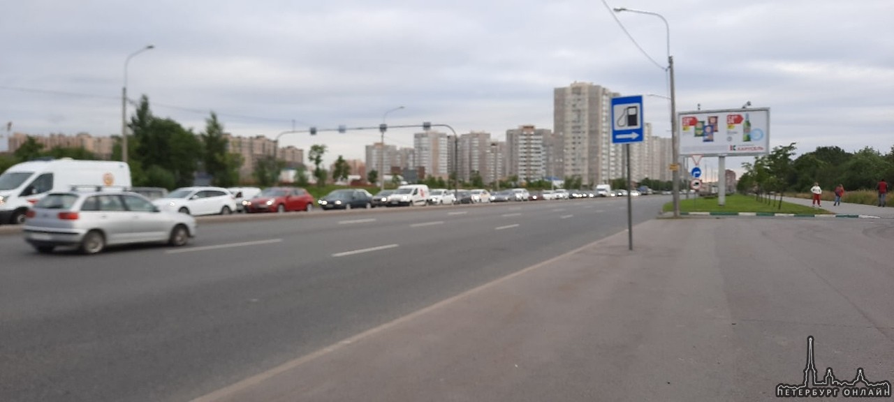На перекрёстке Димитрова и Софийской Volkswagen попал в мёртвую зону бетономешалки справа. Две по...