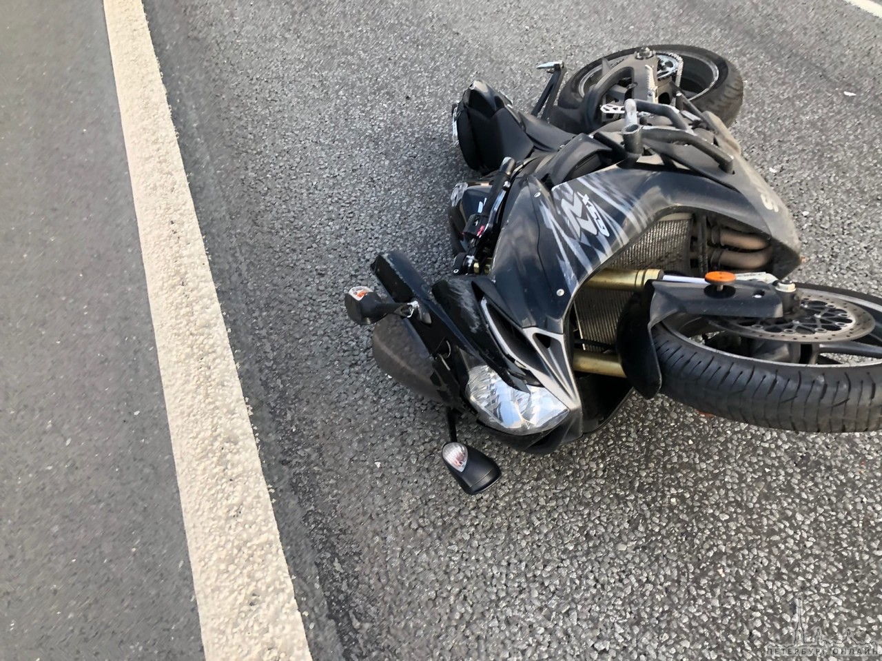 Skoda на кольце перестроилась и сбила мотоцикл, двойка погибла В 18.30 на 29 км внутреннего кольца...