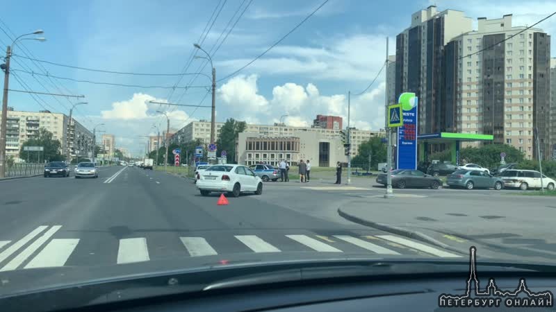 Два Поло побились на перекрестке Будапештской и Пловдивской