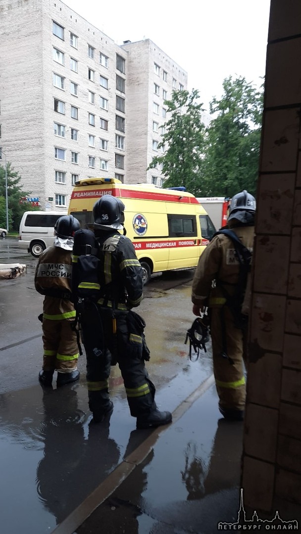 На Нахимова 1 в квартире произошло возгорание потому что человек уснул с сигаретой. Госпитализирован...