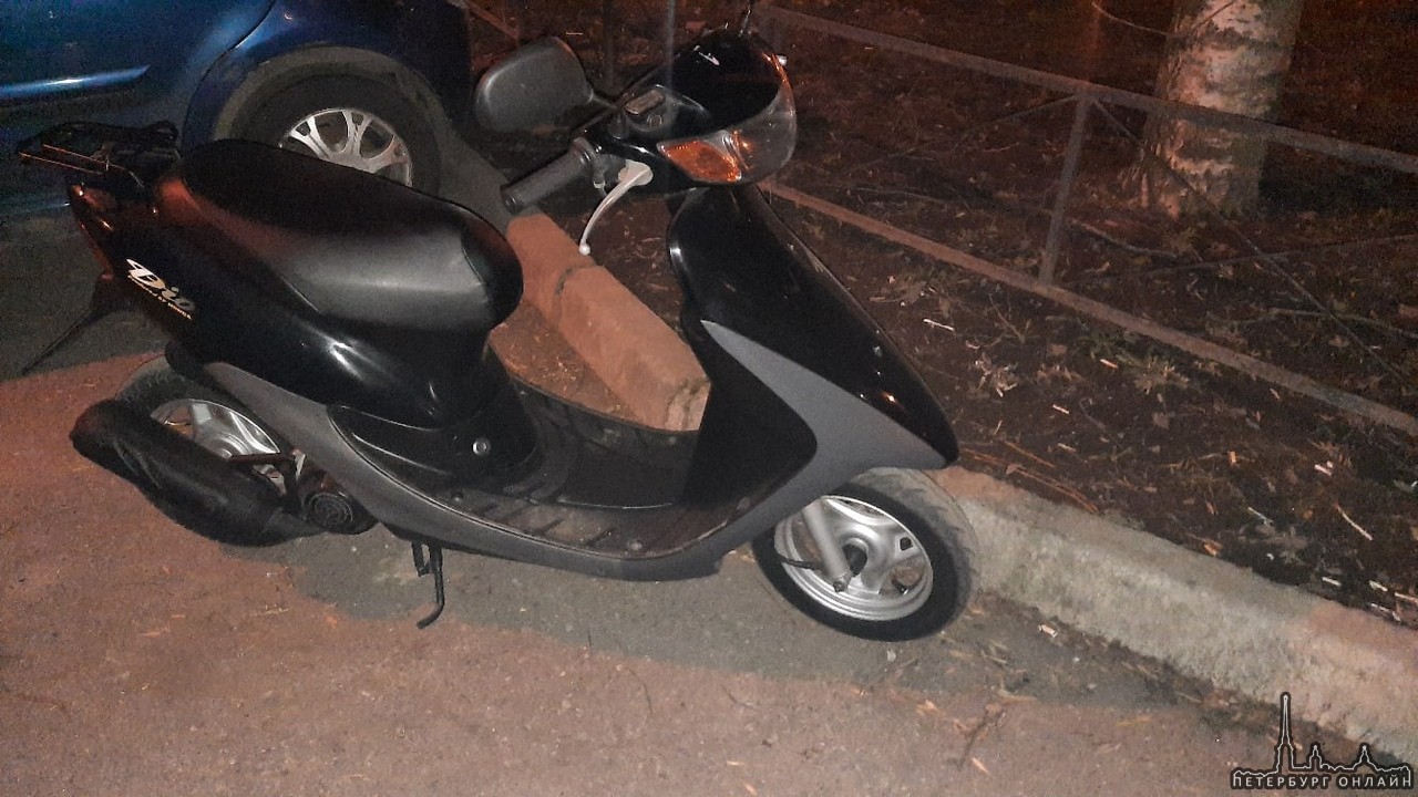 Сегодня ночь, по адресу Новоизмайловский проспект 38к2 бы угнан скутер Honda Dio чёрного цвета. Пер...