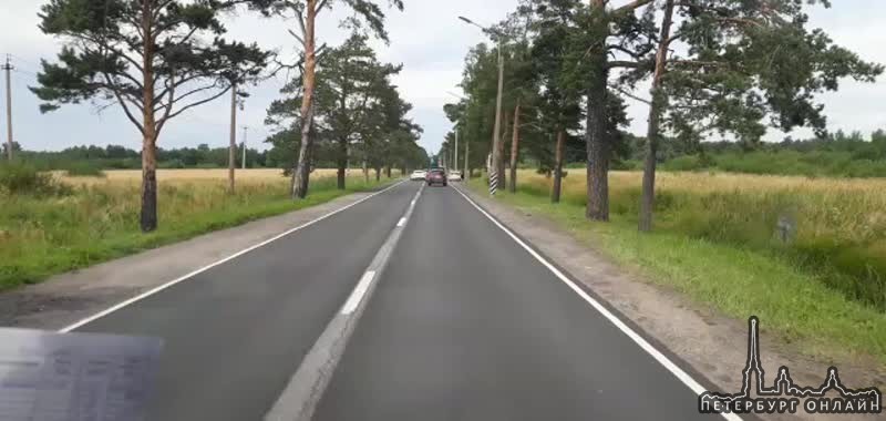 На Ропшинском шоссе Жигули въехал в Chevrolet Тахо с десантом.