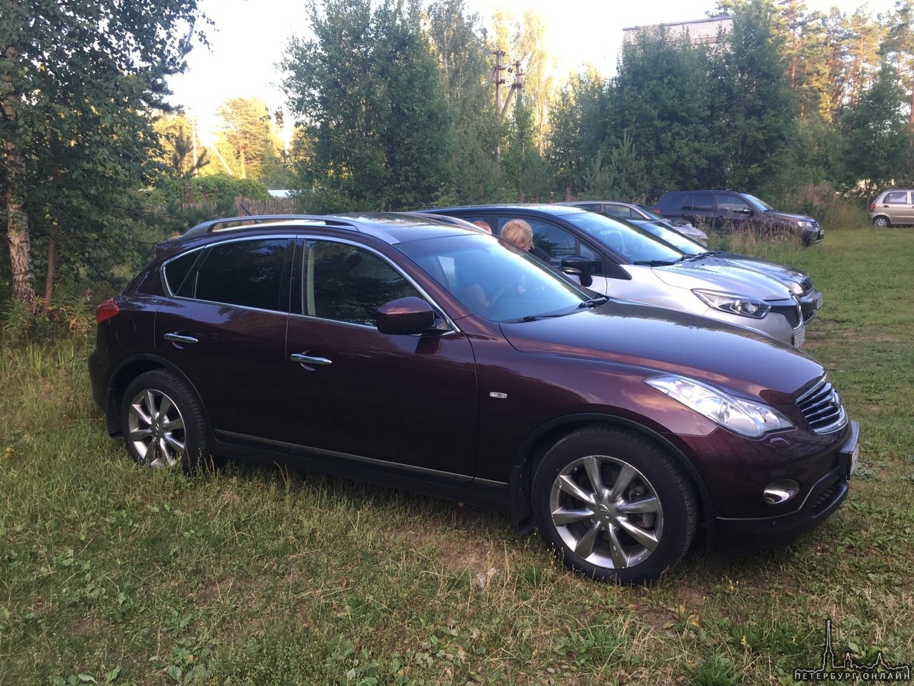 С 4 на 5 августа в поселке Ненимяки, Всеволожского района, был угнан автомобиль Infiniti EX25 темно-...