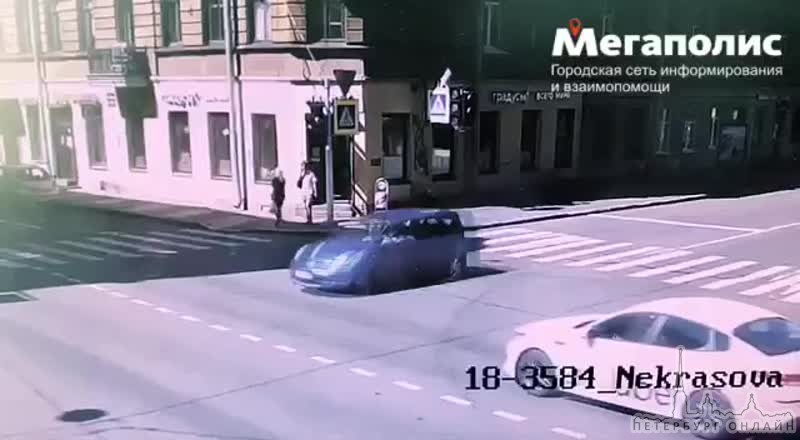Видеозапись аварии на пересечении Некрасова и Радищева. Новость ранее: https://vk.com/wall-68471405...
