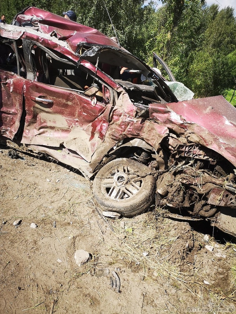 8 августа в Понтонном произошла авария, столкнулись автомобиль Ford фокус и Mercedes. Просьба если к...