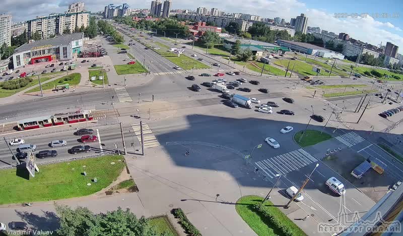 Видео трех ДТП при левом повороте на перекрёстке Сизова Испытателей С 7 по 9 августа