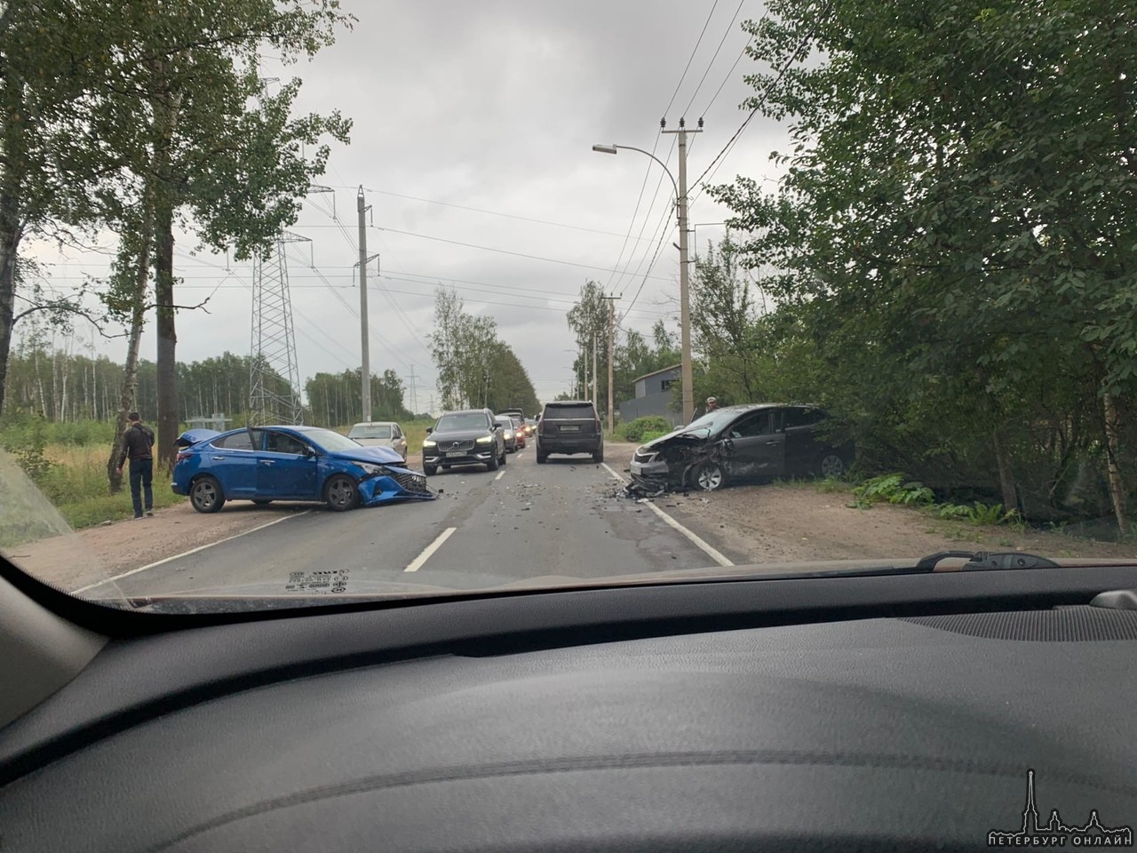 Сегодня, около 9:00 утра лобовое произошло столкновение в районе Заневки, напротив АЗС Shell. Hyundai ...