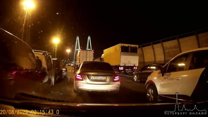 Две аварии с пострадавшими на внутренней стороне КАД, перед Большим Обуховским мостом