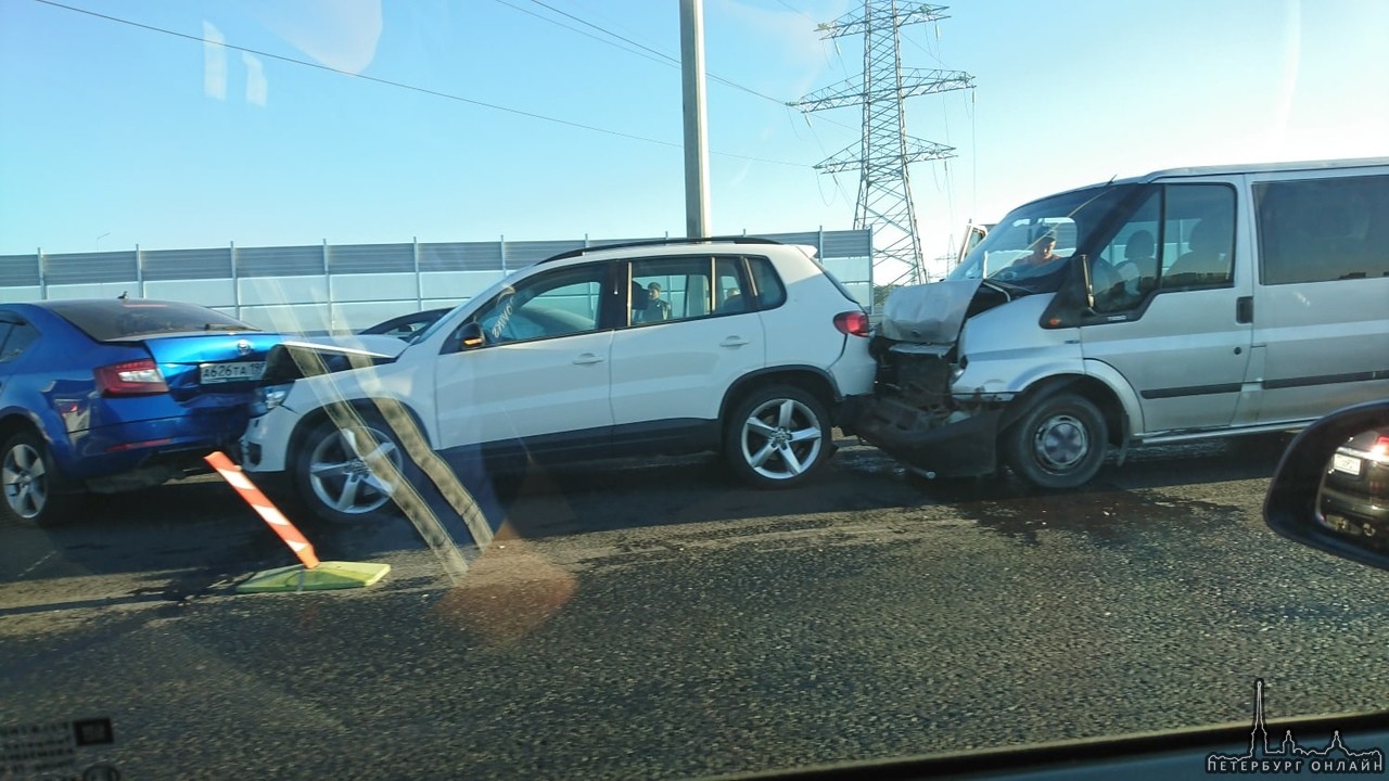 На севере КАДа авария из нескольких машин, на внешней стороне Объезд по встречке.