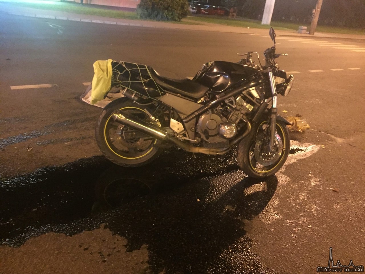 На перекрестке Тамбасова и Ветеранов Разложился мотоциклист Проезжал в 10 часов , лежал мужчина бе...