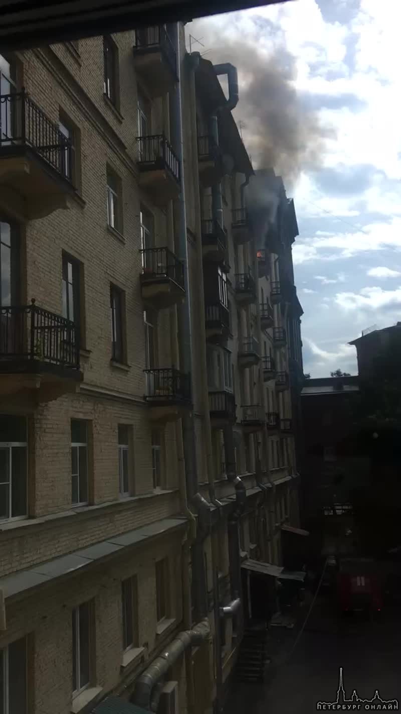 На Большом Сампсониевском 108 в 13:20 горела квартира, на данный момент пожар потушен