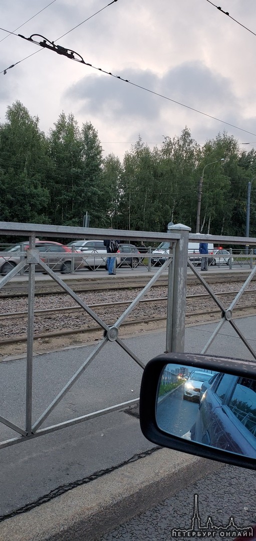 В 19:15 мужчина 1987г.р., управляя автомобилем "Фольксваген Тигуан", двигаясь по Дальневосточному пр...