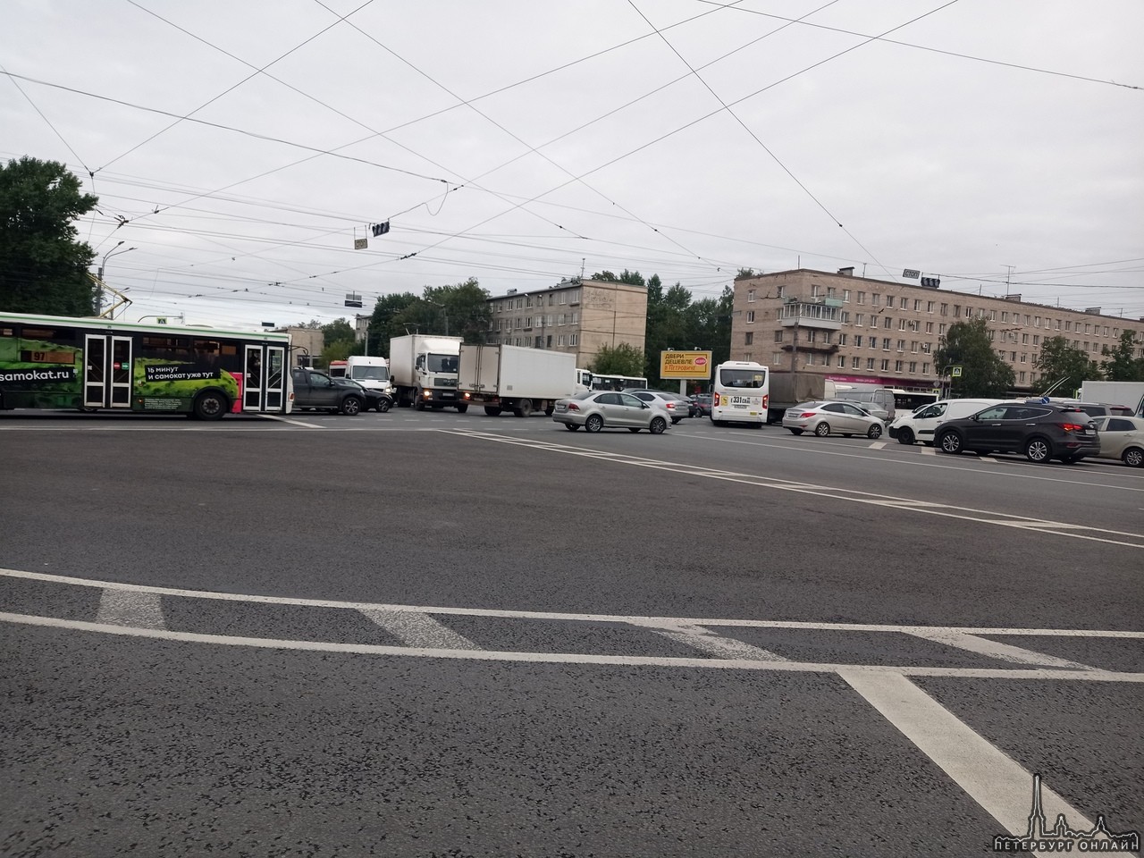 Перекресток октябрьская. Народная Дальневосточный перекресток СПБ. Перекресток Мурманск. Перекресток улица. Перекресток фото.