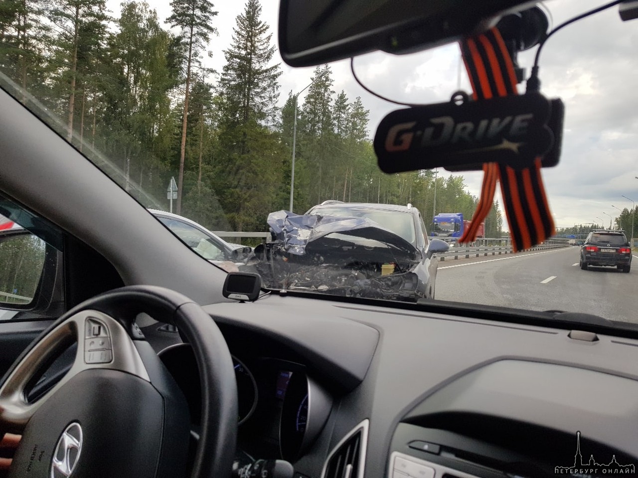 Авария на Скандинавском шоссе в сторону Выборга, сразу после съезда с ЗСД.