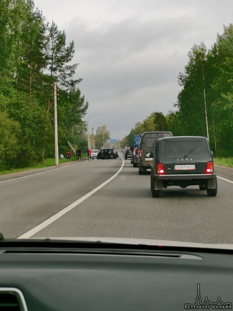 На Зеленогорском шоссе около развязки с ЗСД в сторону города Suzuki Витара синего цвета атаковала бе...