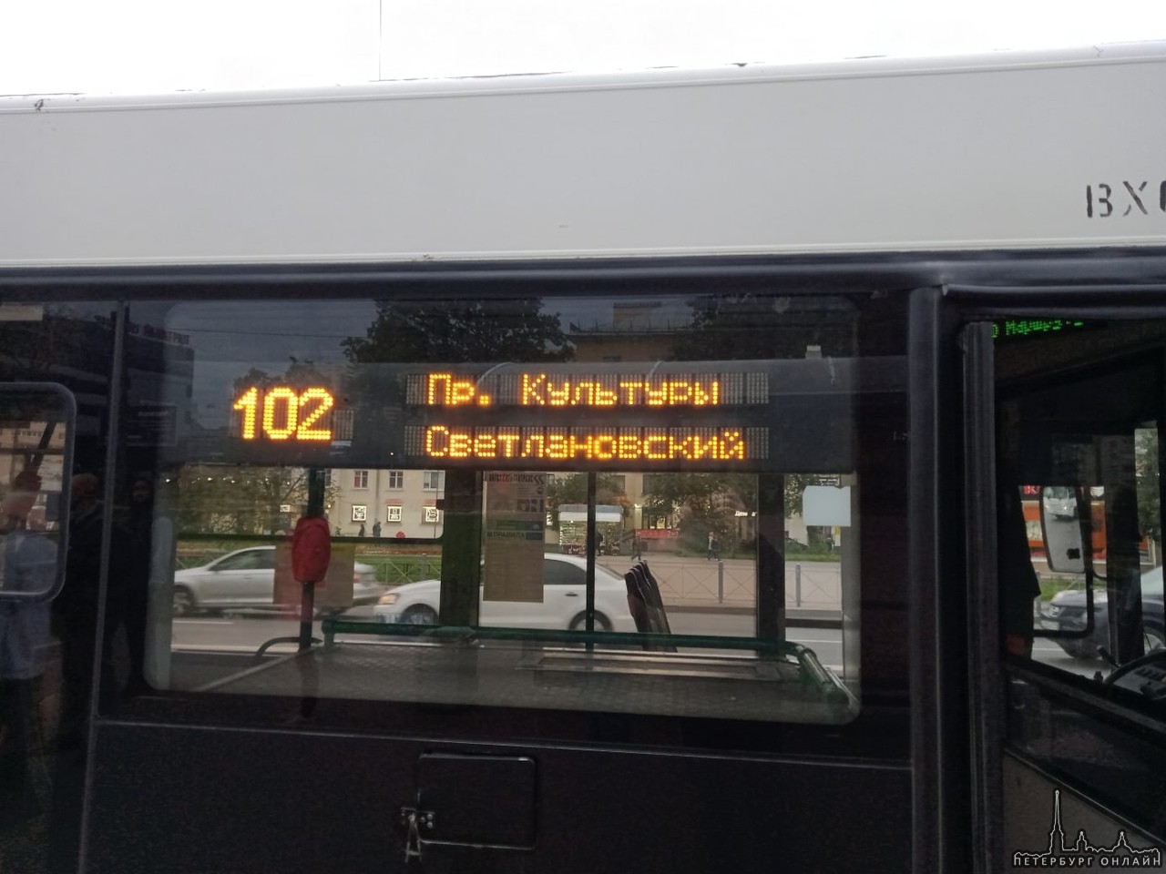 Автобус приехал в троллейбус на Академической в сторону Метро Гражданский проспект