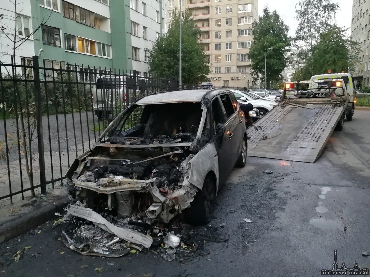 Ищу свидетелей поджога автомобиля Opel Zafira на Энгельса 130 в полночь с 13 на 14 сентября, Будем ...