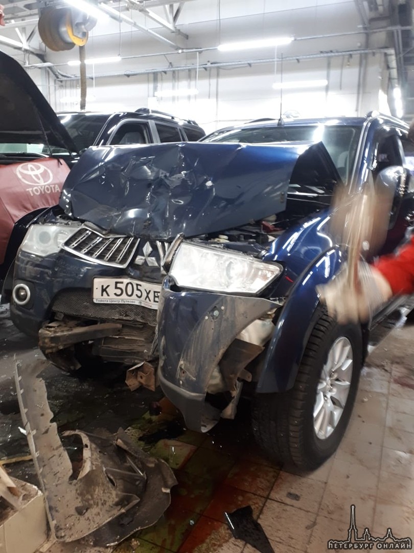ДТП в автосалоне Toyota Пулково Было ещё в мае, начальство под угрозой уволнения, запретило выклады...