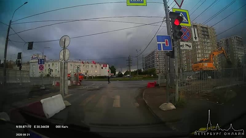 ДТП на перекрёстке проспекта Космонавтов и Кузнецовской в 8:10