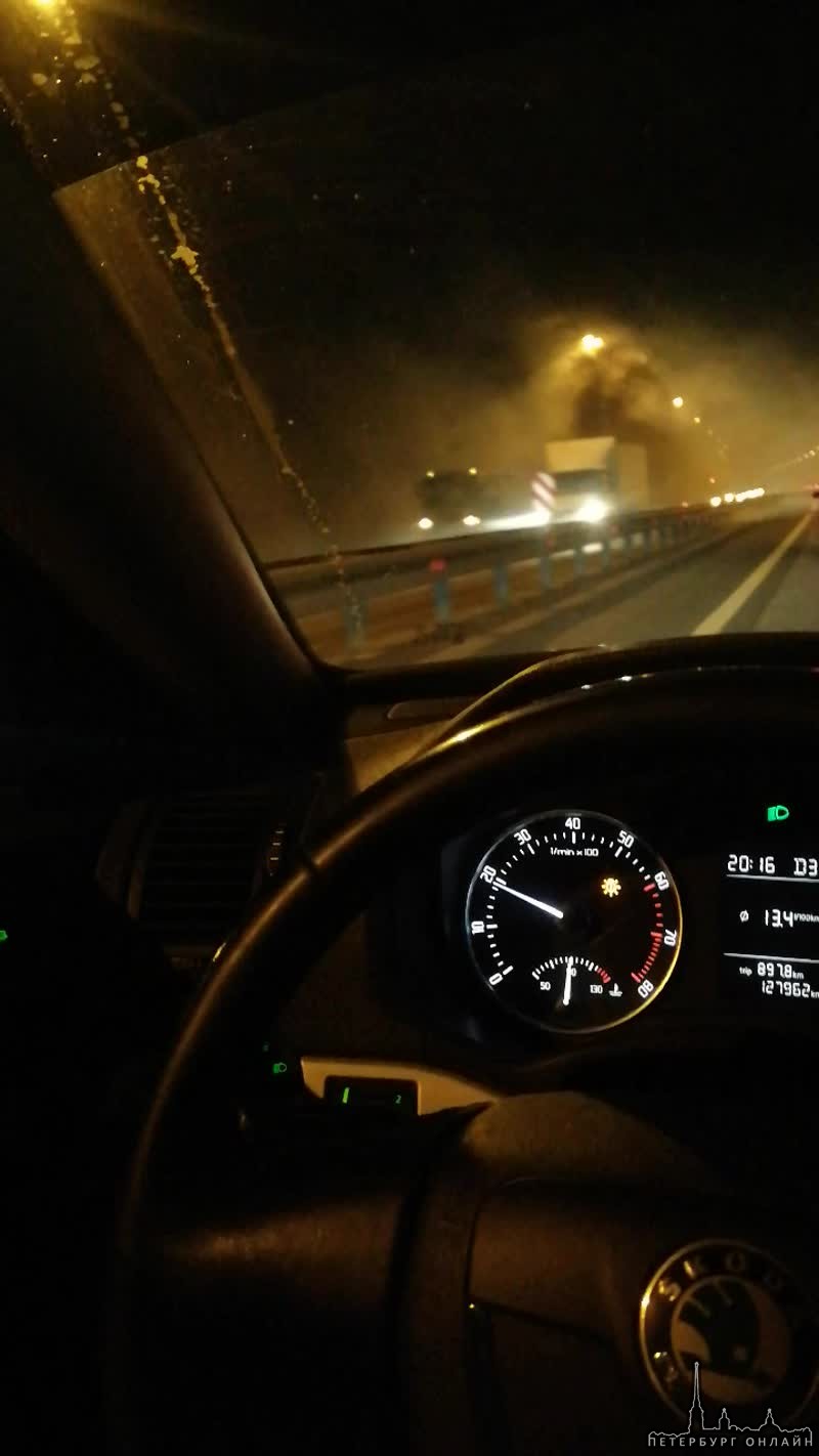 На Мурманском шоссе в сторону СПБ дымится маршрутка, пассажиры на улице. Огня не видно.