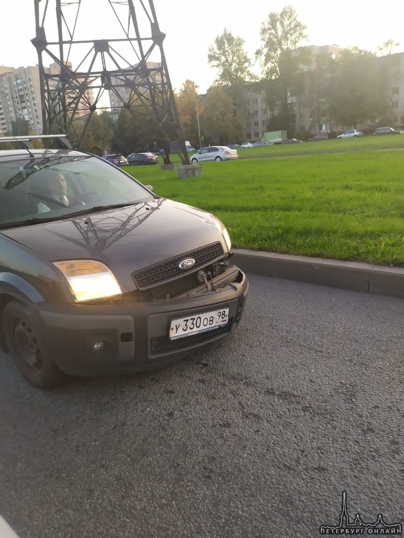 В 18.10 на Витебском проспекте между Дунайским и Орджоникидзе водитель Ford Fusion У330ОВ98 совершил...