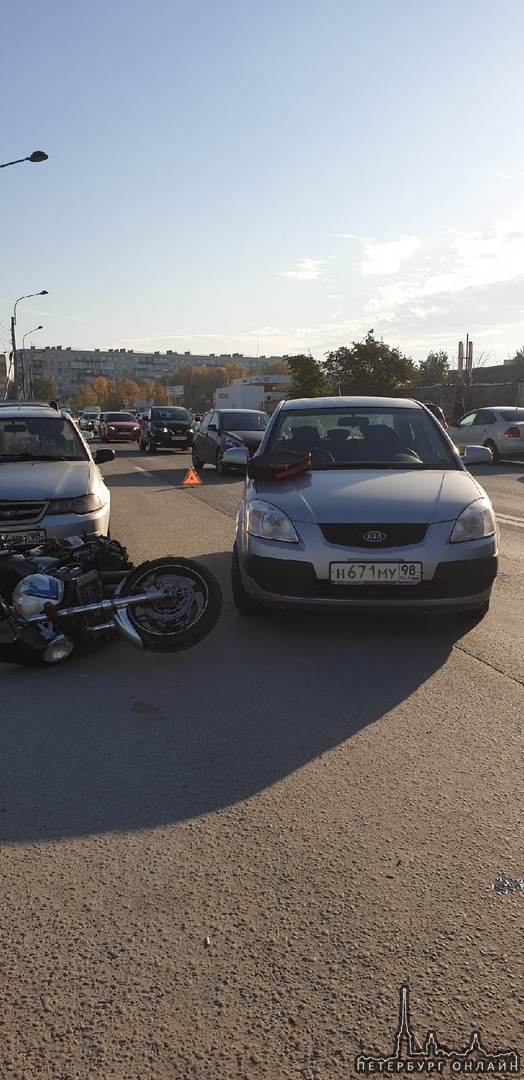 Сегодня в 7:45 на улице Крыленко столкнулись мотоцикл и Киа. есть очевидцы дтп? Водитель авто пре...