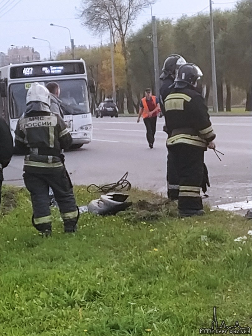 ДТП на пересечении пр.Маршала Жукова и Бурцева сегодня. Говорят, пострадал ребёнок (что-то с рукой),...