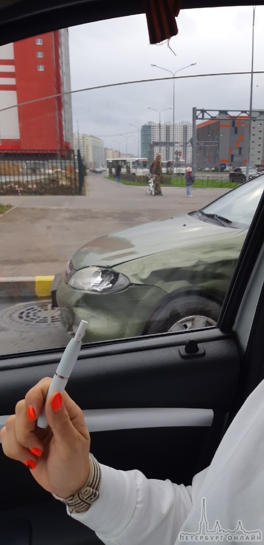 Как заработал светофор на перекрёстке Казакова и Героев, так опять начались аварии Suzuki поворачив...
