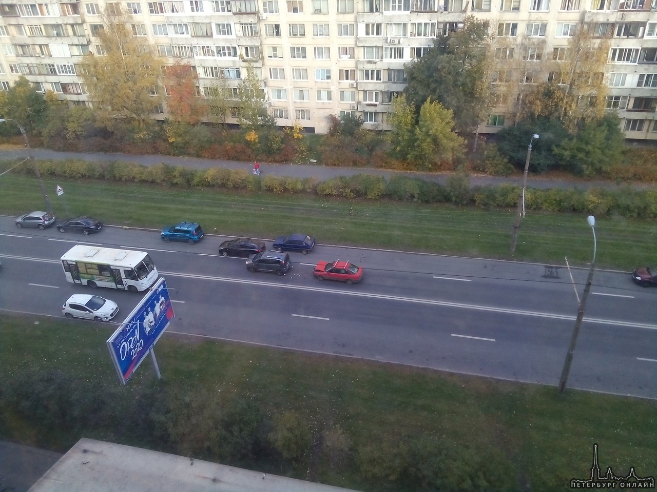 Двое столкнулись напротив дома №71 по Будапештской улице. Оба водителя в порядке.