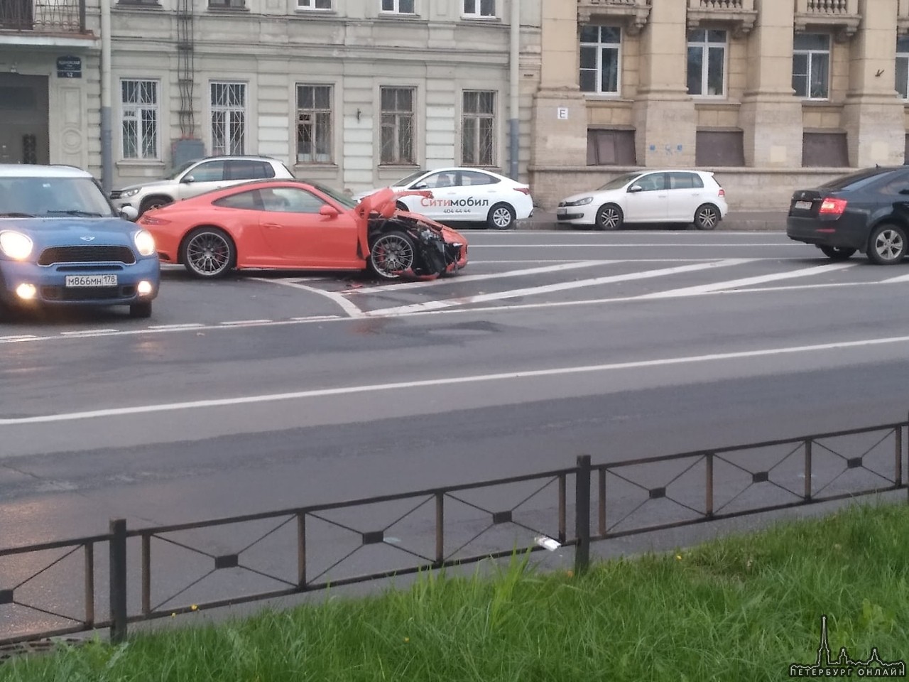 Разложили 911ый на Ждановской, А ранее Ситимобиль протаранил БМВ