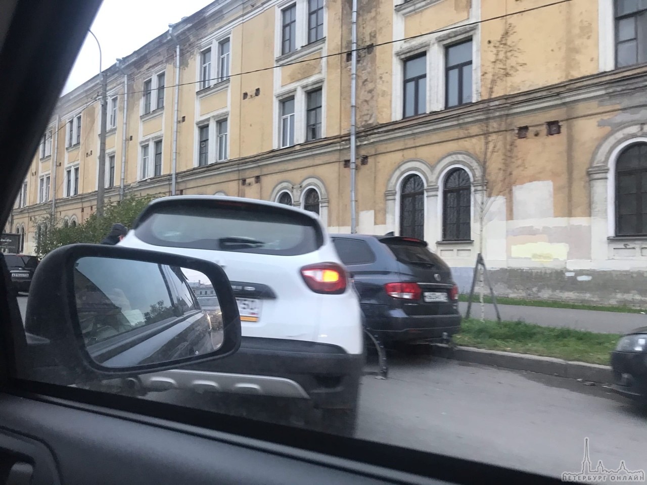 Каптюр от Яндекс Драйва на Введенинском канале врезался в припаркованный SsangYong и два других авто...