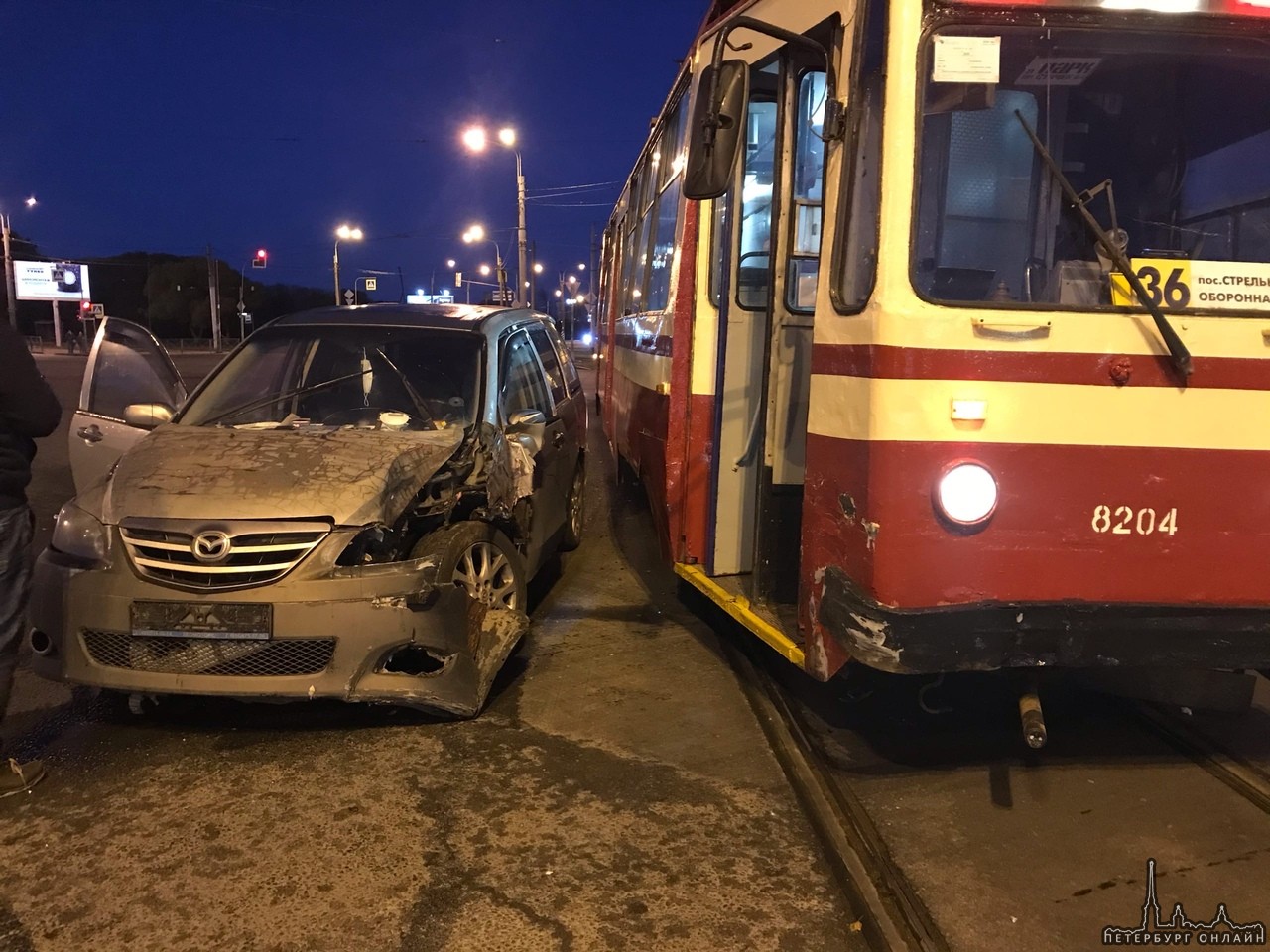 ДТП Трамвая с Маздой произошло на перекрёстке проспекта Маршала Жукова и Петергофского шоссе