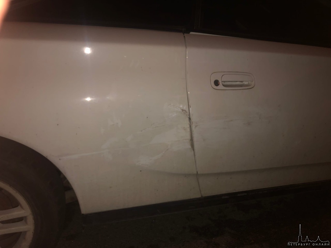 На Кропоткина 30 октября приблизительно в 20:27 человек на сером Поло врезался в припаркованную Тойо...