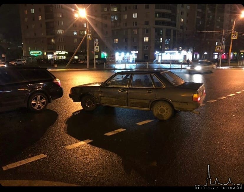 На угнанной Audi 80 1985 года выпуска с Суздальского проспекта, ( [https://vk.com/wall-68471405_1405...