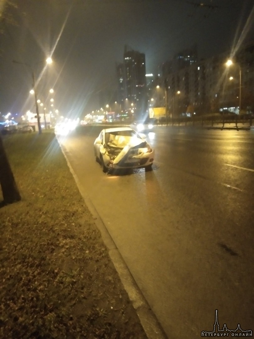 Водитель с признаками сао врезался в маршрутку №339 на Типанова в сторону Славы. Пострадавших нет.