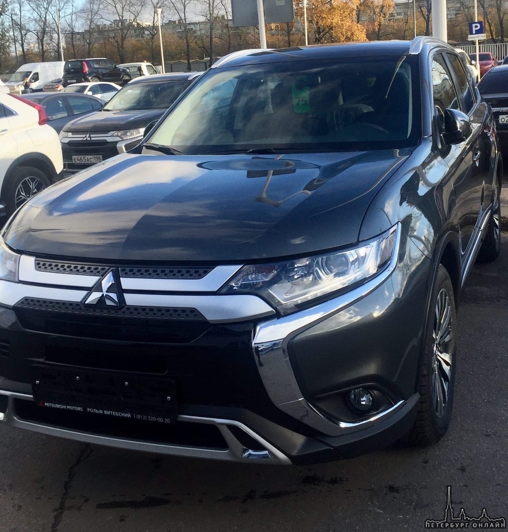 13 ноября в Стрельне со Львовской улицы был угнан автомобиль Mitsubishi Outlander чёрного цвета 20...