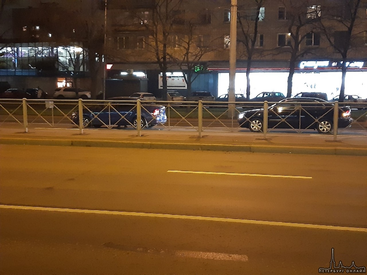 В 20:55 напротив дома по Ленинскому проспекту 138/5 по направлению к метро произошло ДТП. Митсубиси ...