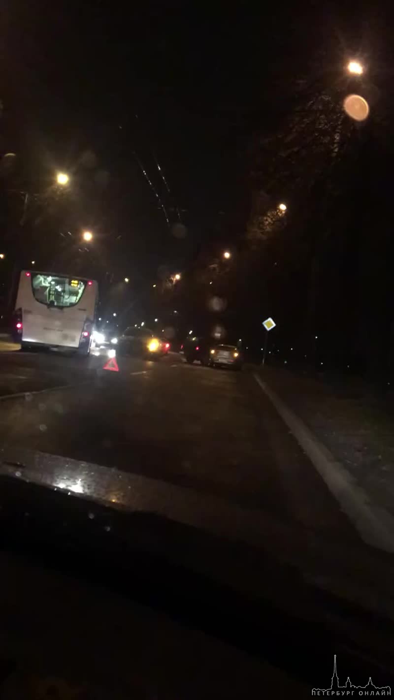 Авария на проспекте Металлистов в 19:30 практически перекрыла дорогу.