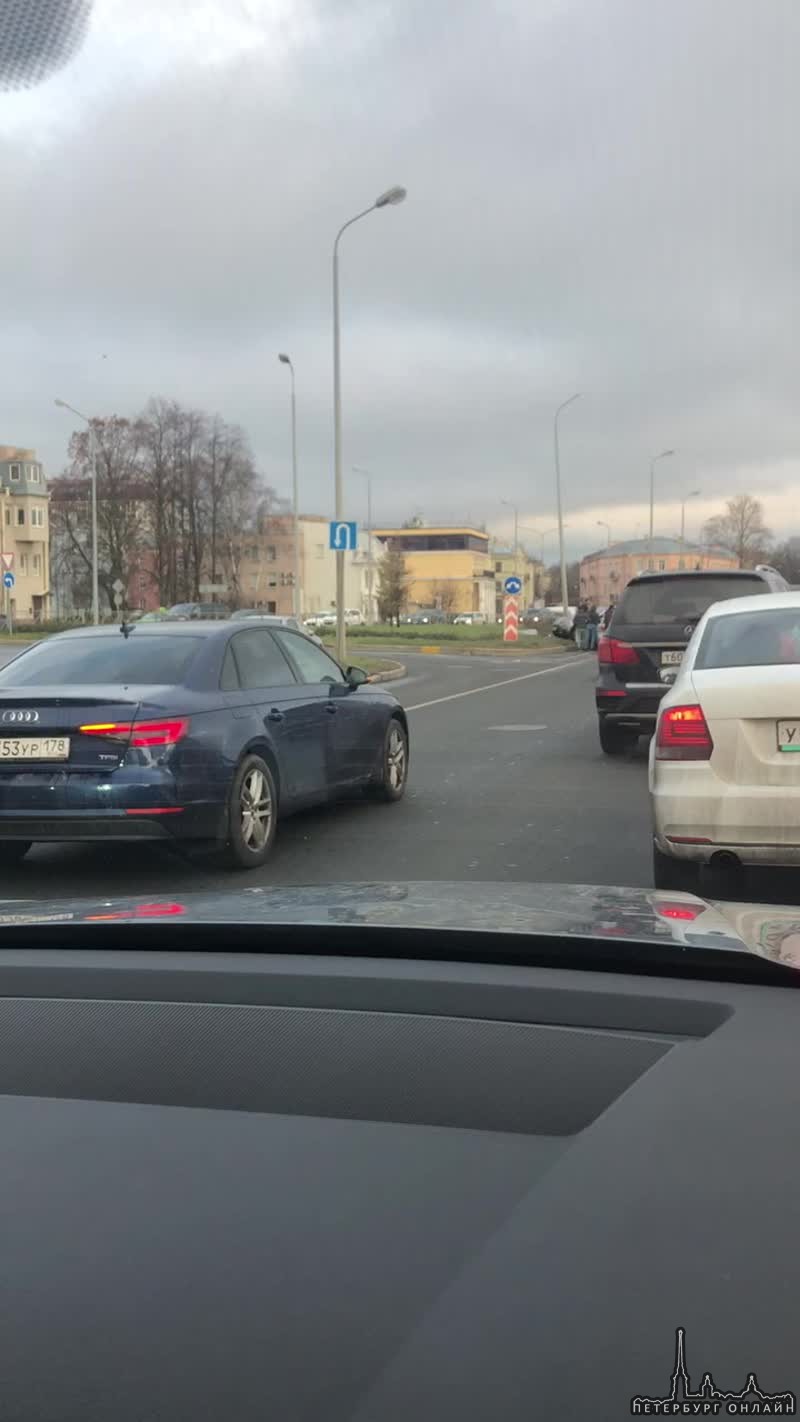 Toyota въехала в БМВ на Приморском проспекте