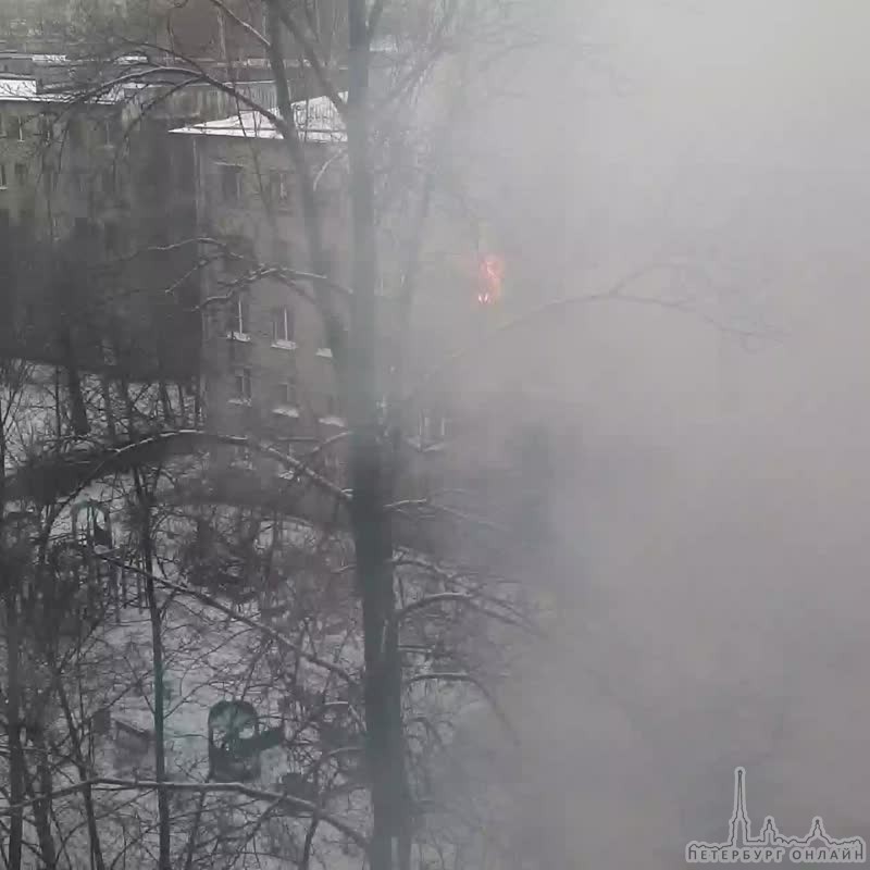 На Тухачевского 5 к 5 до тла сгорела квартира! Пожарные приехали спустя 10 минут, первой загорелась ...