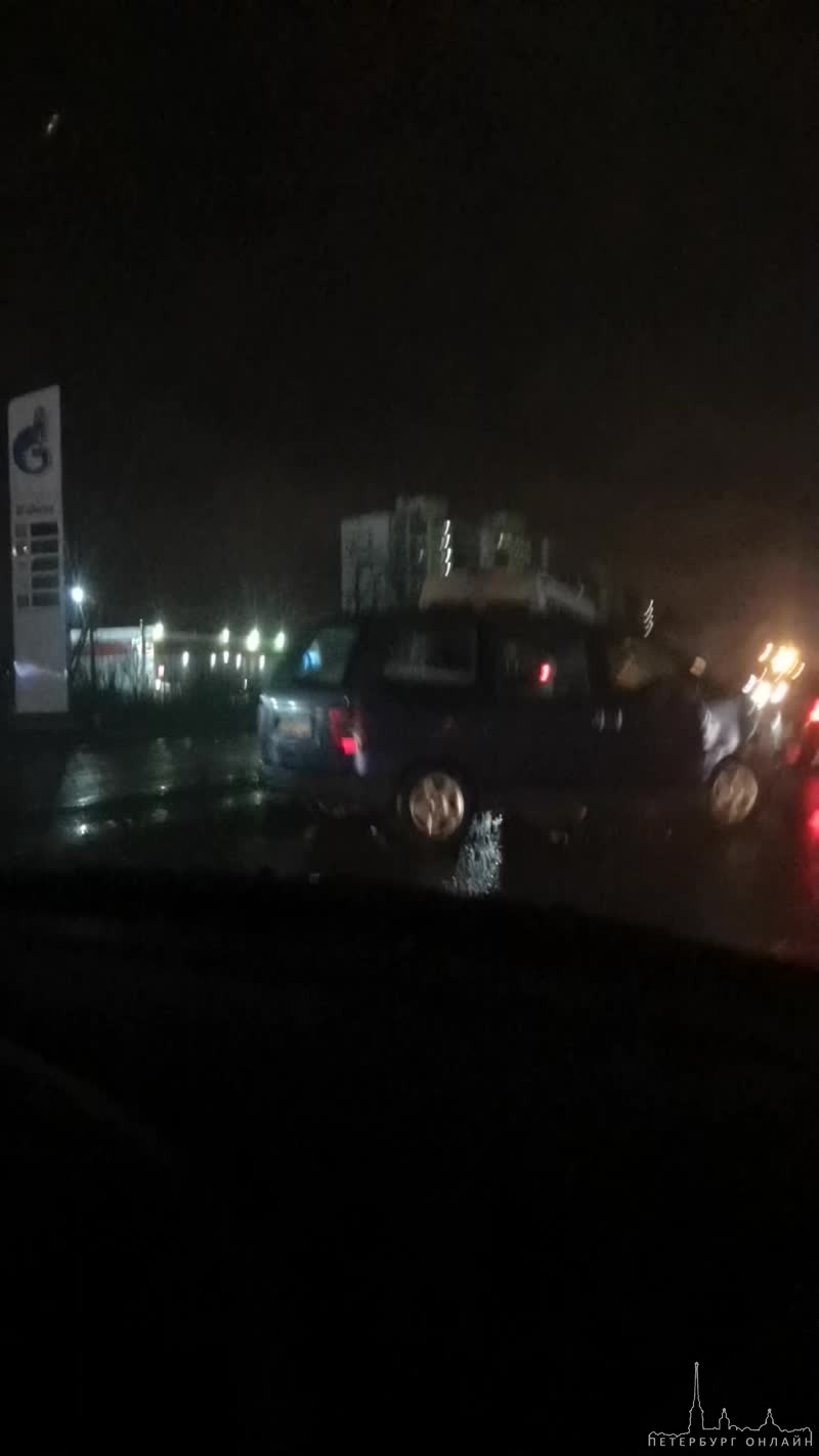 Авария на Московском шоссе в сторону города в районе Ленсоветовского. Пробка уже имеется, служб нет.
