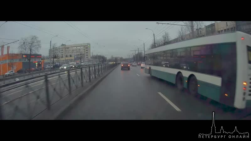На Бухарестской забор уничтожил ВАЗ, а водитель всадился в лобовое стекло. На месте ГИБДД и приезжа...